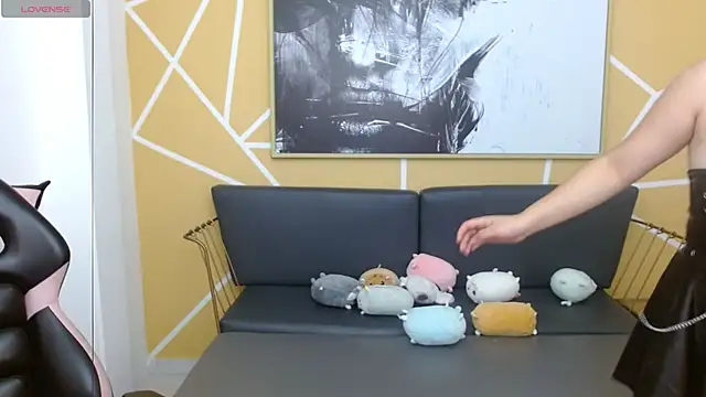 olivia russo  online show from 11-07-25, 08:20