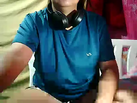 Snapshot of yuana25 chatting on 07-06-26, 11:29 yuana25 online show from 07-06-26, 11:29