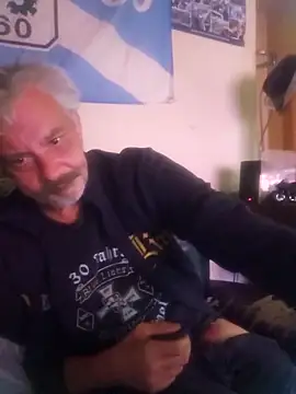 Snapshot of Fonse1860 chatting on 10-09-25, 07:06 Fonse1860 online show from 10-09-25, 07:06