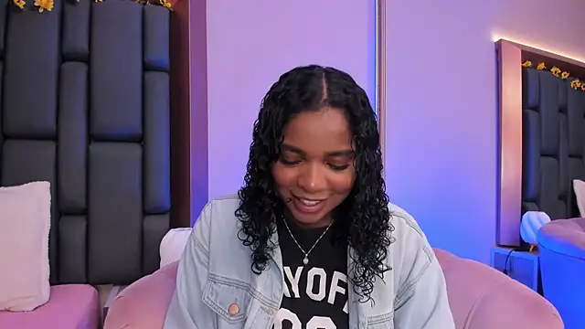 LisaMendez online show from 12-02-25, 04:07