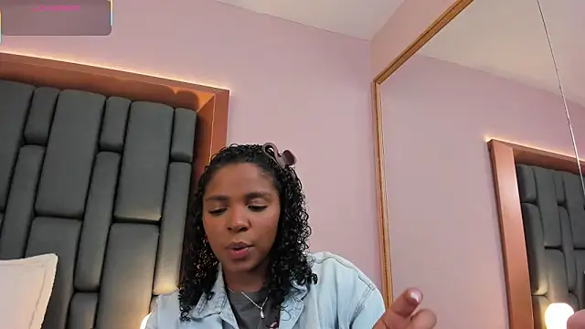 Snapshot of LisaMendez chatting on 02-03-26, 03:59 LisaMendez online show from 02-03-26, 03:59