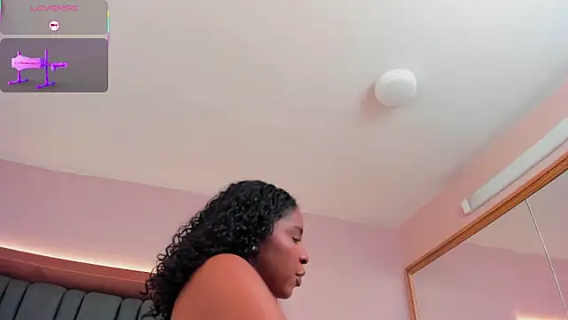 Snapshot of LisaMendez chatting on 02-13-26, 11:01 LisaMendez online show from 02-13-26, 11:01