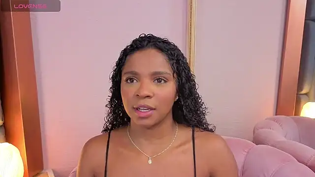 Snapshot of LisaMendez chatting on 02-20-26, 02:08 LisaMendez online show from 02-20-26, 02:08