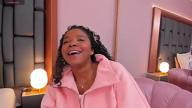 Snapshot of LisaMendez chatting on 02-24-26, 04:21 LisaMendez online show from 02-24-26, 04:21