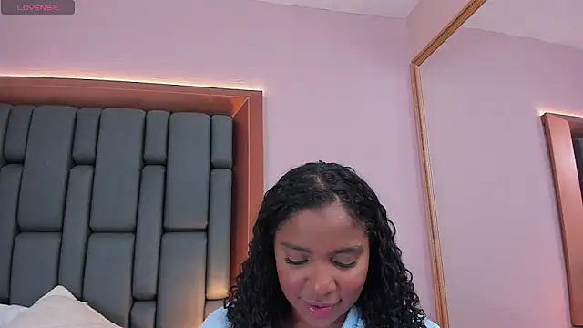 Snapshot of LisaMendez chatting on 02-26-26, 11:04 LisaMendez online show from 02-26-26, 11:04