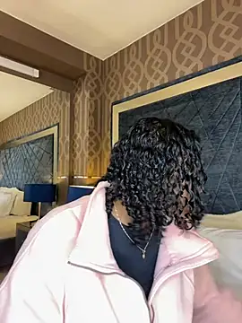 Snapshot of LisaMendez chatting on 06-19-26, 04:17 LisaMendez online show from 06-19-26, 04:17
