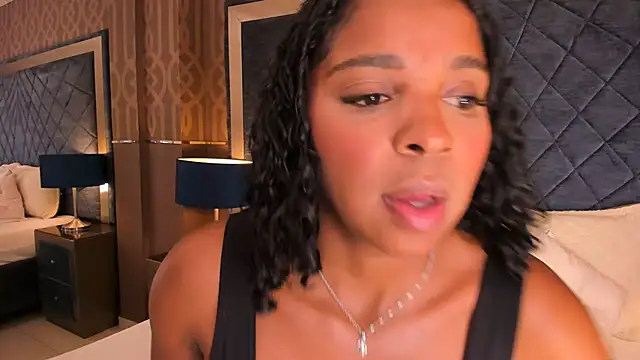 Snapshot of LisaMendez chatting on 06-26-26, 04:17 LisaMendez online show from 06-26-26, 04:17