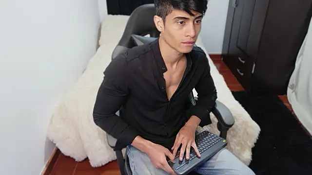 stylish men online show from 10-21-25, 01:34