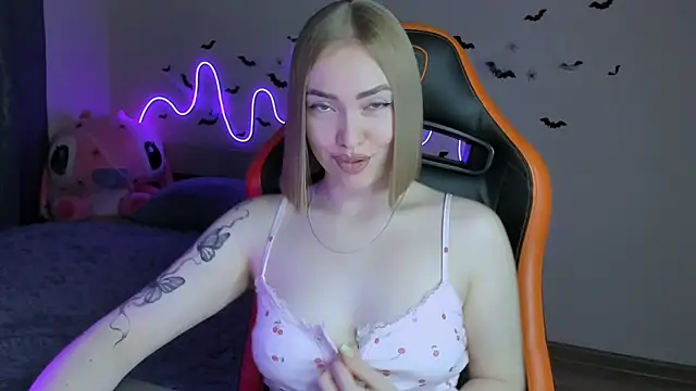 LaraKrein lk online show from 10-26-25, 01:06