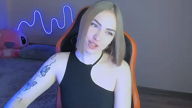 LaraKrein lk online show from 11-15-25, 10:45