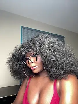 Snapshot of WomanNextdoor1 chatting on 02-18-26, 05:03 WomanNextdoor1 online show from 02-18-26, 05:03