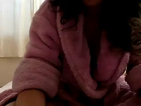 Snapshot of tutu101 chatting on 12-19-25, 10:22 tutu101 online show from 12-19-25, 10:22