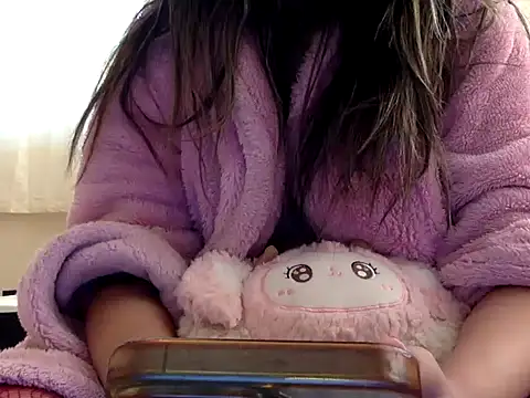 Snapshot of tutu101 chatting on 12-20-25, 10:44 tutu101 online show from 12-20-25, 10:44