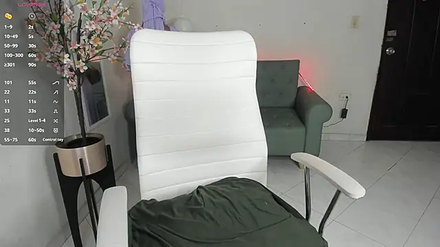 Snapshot of leila_whisper chatting on 10-01-25, 06:36 leila whisper online show from 10-01-25, 06:36