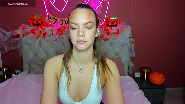 Vickie Smith online show from 10-25-25, 01:35