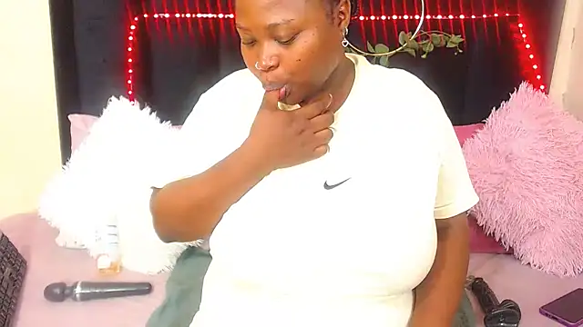 AmazingDarkDoll online show from 11-11-25, 04:12