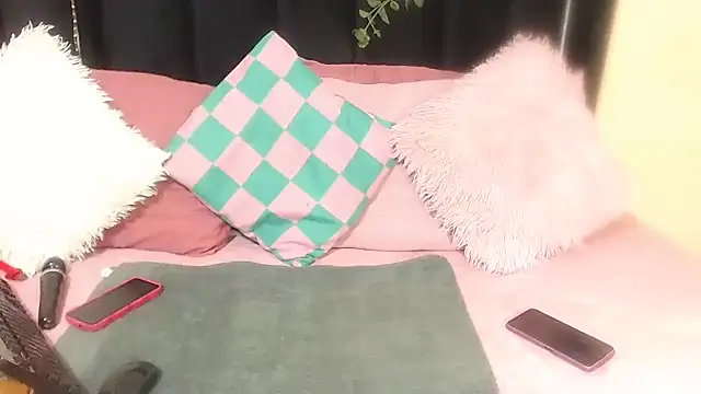 AmazingDarkDoll online show from 11-13-25, 04:06