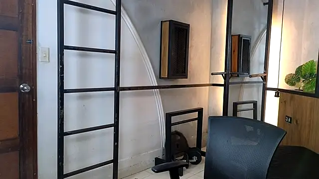 Dani mc1 online show from 12-19-25, 11:39