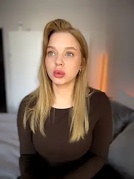 LilyFlamee online show from 03-14-26, 02:55