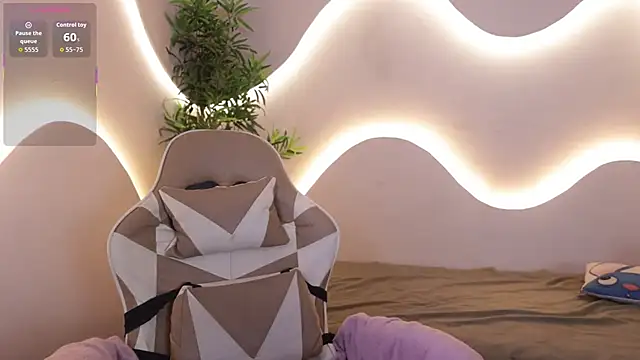 Emma and Issac online show from 12-15-25, 05:12