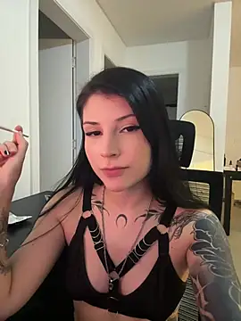 Snapshot of Privad_ravenna chatting on 04-21-26, 03:35 Privad ravenna online show from 04-21-26, 03:35
