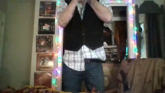 FoxnMouse online show from 12-18-25, 06:52