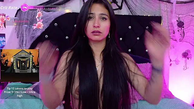 queen smiley online show from 10-31-25, 04:57