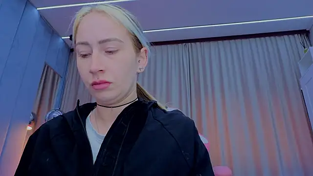 Reina Cummings online show from 11-16-25, 07:03