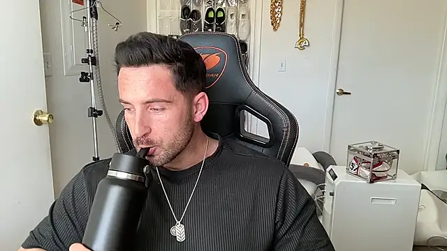 brettmycles28 online show from 07-11-26, 07:27