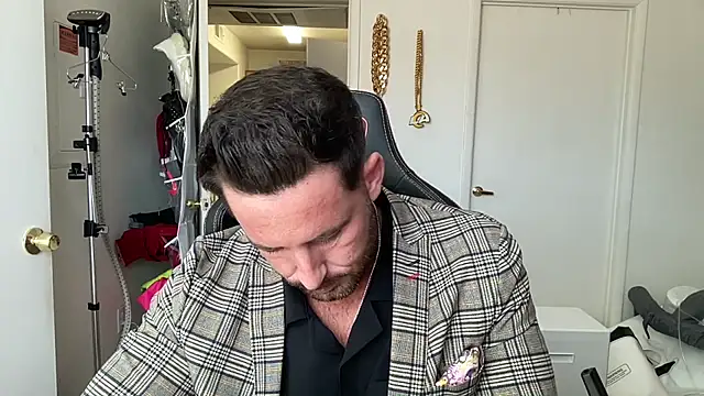 brettmycles28 online show from 07-23-26, 06:39