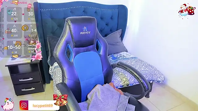 LucyPetit online show from 12-22-25, 12:46