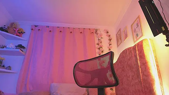 evansweett7 online show from 10-07-25, 12:30