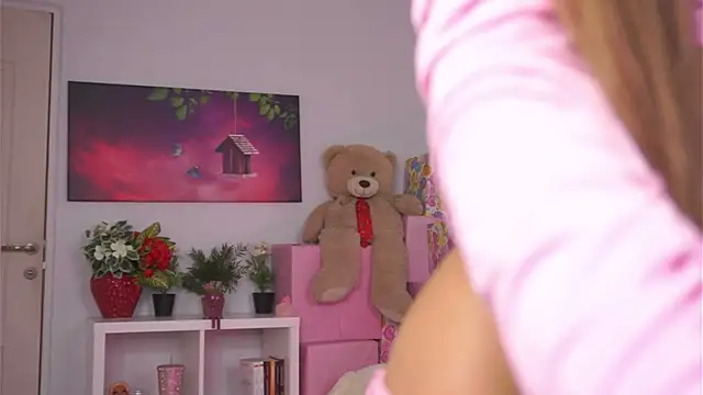 Snapshot of ZariaVera chatting on 11-18-25, 07:18 ZariaVera online show from 11-18-25, 07:18