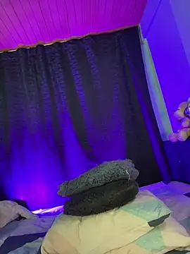 Snapshot of EVAH_LEE_ chatting on 06-17-26, 03:31 EVAH LEE online show from 06-17-26, 03:31
