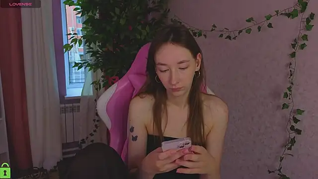 Snapshot of Miche1le_Allenne chatting on 06-28-26, 01:11 Miche1le Allenne online show from 06-28-26, 01:11