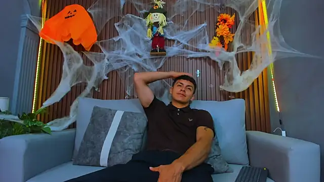 Leo santoro online show from 10-30-25, 01:34