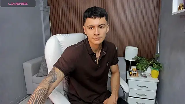 Leo santoro online show from 11-20-25, 01:33