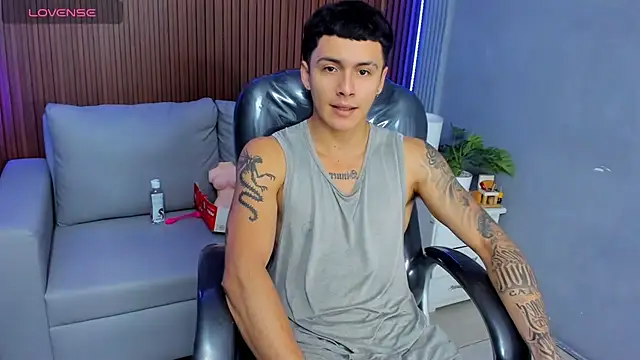 Snapshot of Leo_santoro chatting on 01-17-26, 02:55 Leo santoro online show from 01-17-26, 02:55