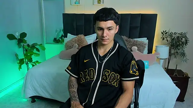 Snapshot of Leo_santoro chatting on 02-03-26, 01:38 Leo santoro online show from 02-03-26, 01:38