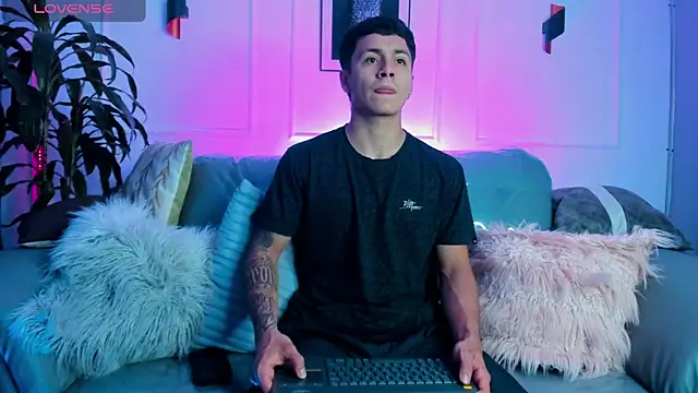 Snapshot of Leo_santoro chatting on 02-09-26, 01:15 Leo santoro online show from 02-09-26, 01:15