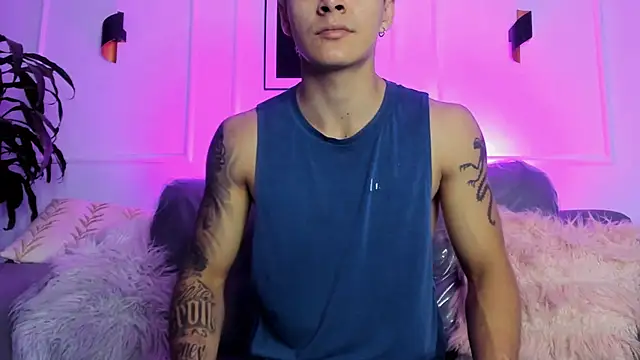 Snapshot of Leo_santoro chatting on 02-16-26, 01:51 Leo santoro online show from 02-16-26, 01:51