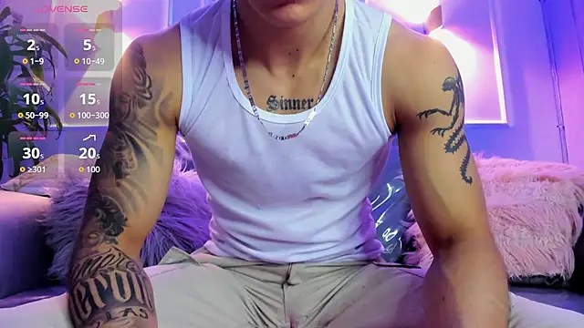 Snapshot of Leo_santoro chatting on 02-17-26, 01:18 Leo santoro online show from 02-17-26, 01:18