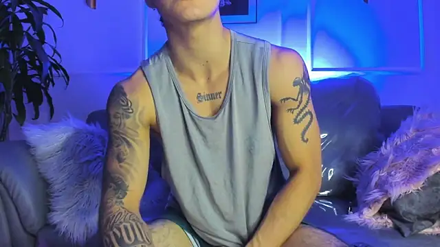 Snapshot of Leo_santoro chatting on 02-20-26, 01:33 Leo santoro online show from 02-20-26, 01:33