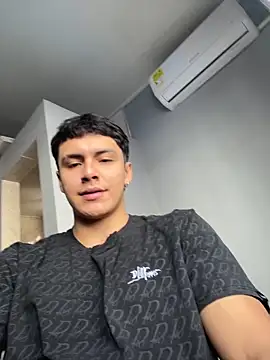 Snapshot of Leo_santoro chatting on 02-25-26, 02:48 Leo santoro online show from 02-25-26, 02:48