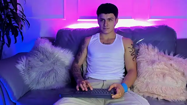 Snapshot of Leo_santoro chatting on 02-26-26, 01:54 Leo santoro online show from 02-26-26, 01:54