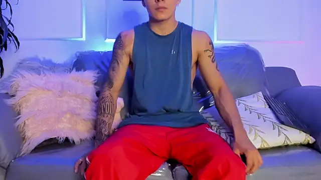 Snapshot of Leo_santoro chatting on 03-01-26, 03:03 Leo santoro online show from 03-01-26, 03:03