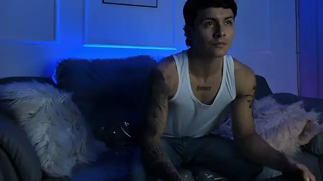 Snapshot of Leo_santoro chatting on 03-03-26, 01:28 Leo santoro online show from 03-03-26, 01:28