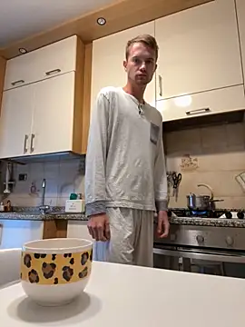 Italy sex boy online show from 09-27-25, 11:37