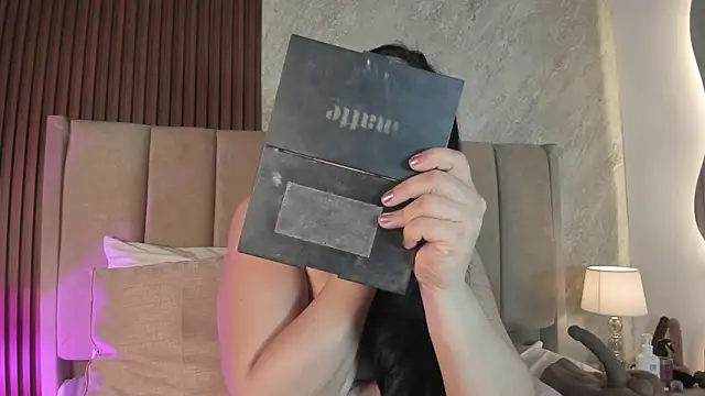  Cris Spicy  online show from 04-12-26, 06:13