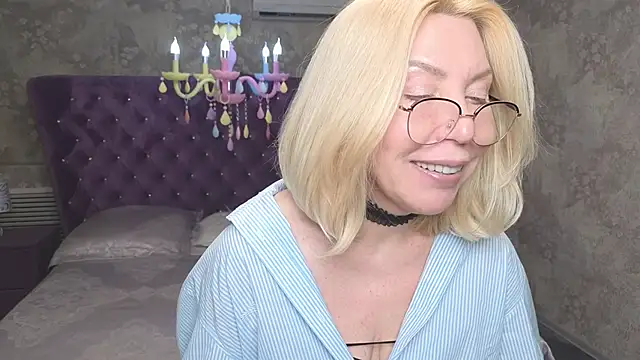 Wendy Waves online show from 12-20-25, 11:17